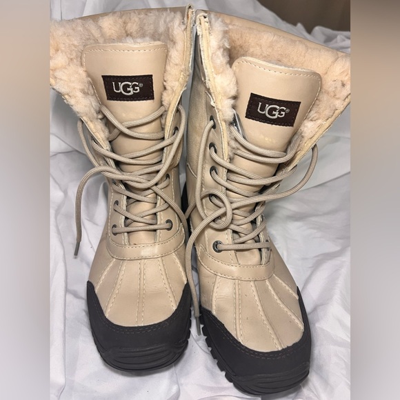UGG women’s Adirondack III boot size 8 in cream colour - Picture 6 of 14